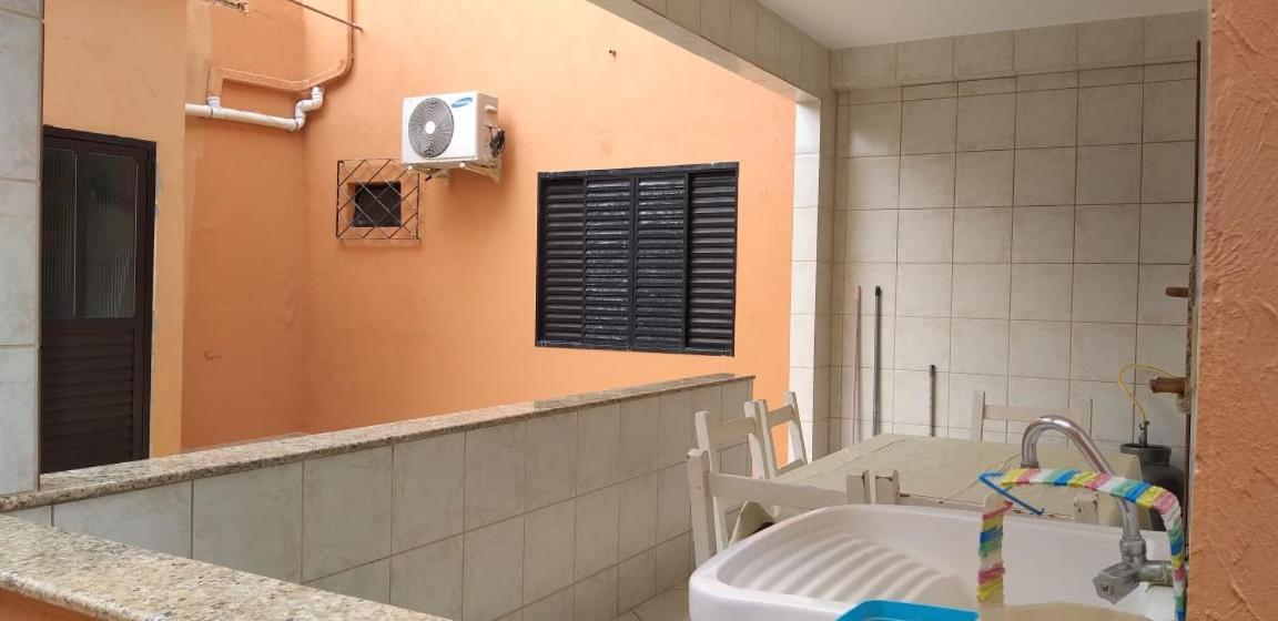 Casa 02 Dorm Na Rua Salmao Villa Bombinhas Exterior photo